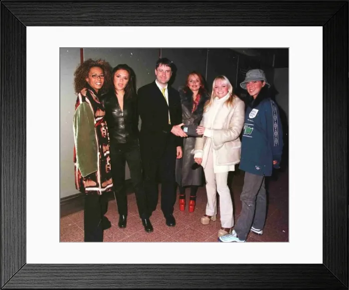  : Thomas Quinn and the News Bunny with the Spice Girls at Heathrow Airport