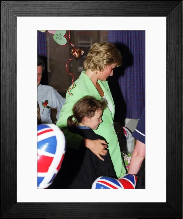 Framed Print : Diana, Princess of Wales with her arm round Danielle Stephenson on a visit to a Framed Print : Diana, Princess of Wales with her arm round Danielle Stephenson on a visit to a