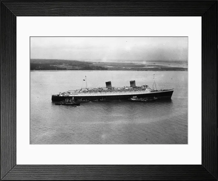 Framed Print : The cruise liner Queen Elizabeth run aground in Southampton Waters 1947 Framed Print : The cruise liner Queen Elizabeth run aground in Southampton Waters 1947