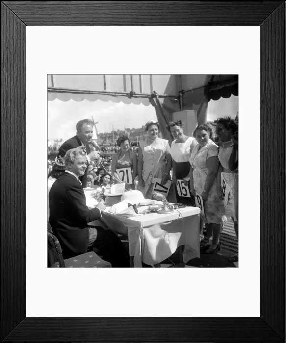 Framed Print : Beauty competition contestant, Blackpool. 5th August 1958 Framed Print : Beauty competition contestant, Blackpool. 5th August 1958