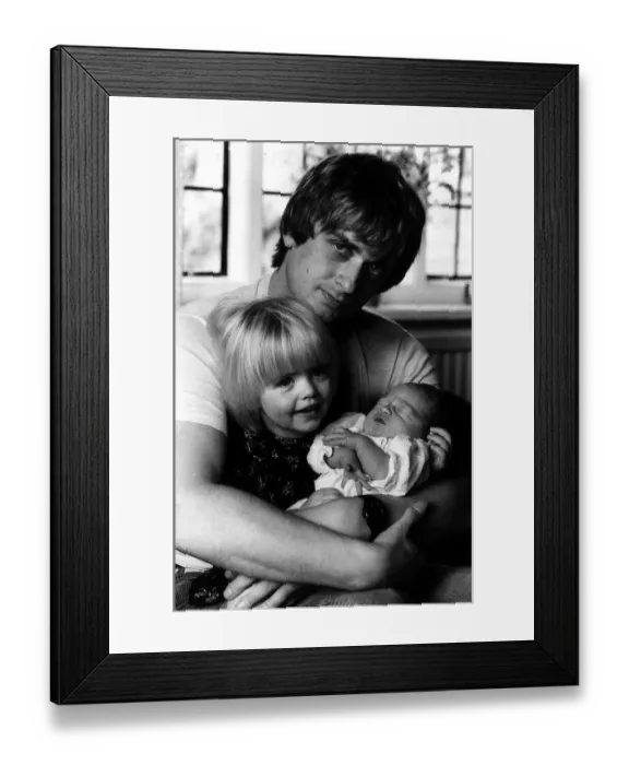 Framed Print : Mike Oldfield muscian composer of Tubular Bells with his children Dougal & 3yr old Molly Framed Print : Mike Oldfield muscian composer of Tubular Bells with his children Dougal & 3yr old Molly