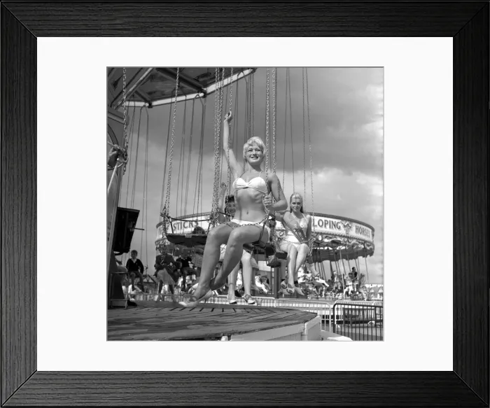 Framed Print : Beauty contest girls at Clacton Butlins on a fairground ride. 19th July 1959