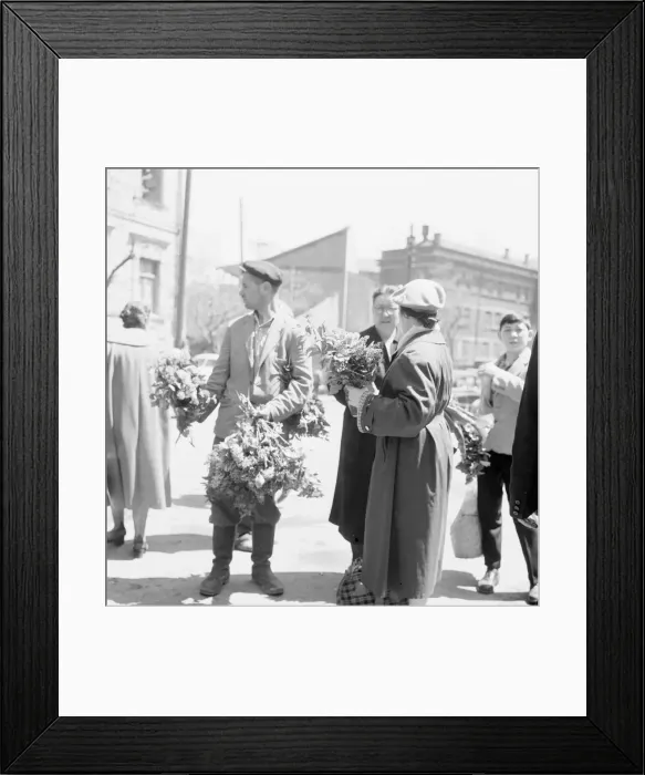 Framed Print : Flower sellers ply their wares on the strees of Tbilisi, Georgia