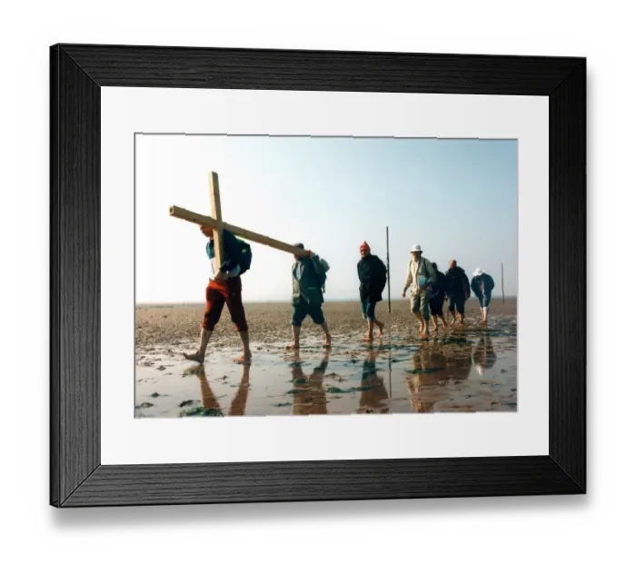 Framed Print : Tim cooke, far left, leads the group from Hexham, across the causeway at Holy Island Framed Print : Tim cooke, far left, leads the group from Hexham, across the causeway at Holy Island