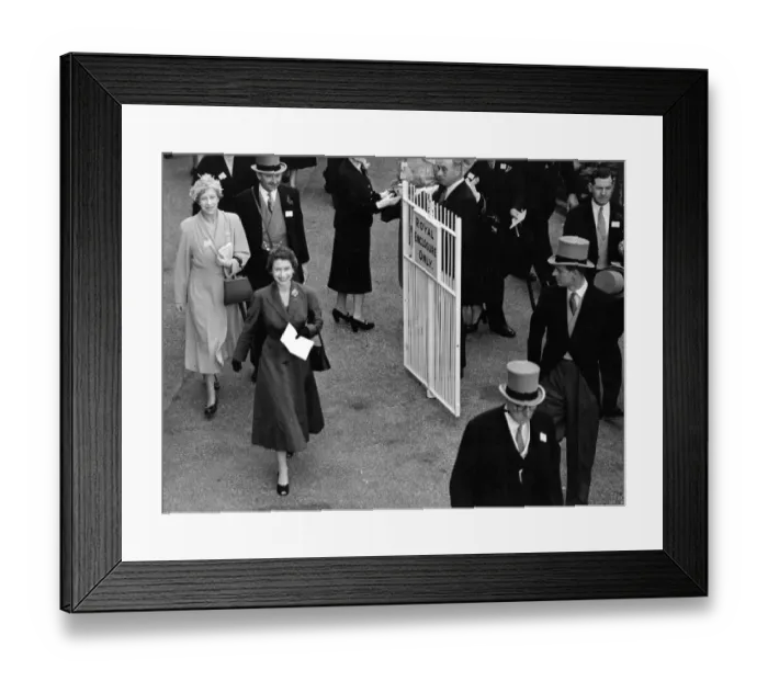 Framed Print : Queen Elizabeth II, Prince Philip and the Princess Royal enter the parade ring at Royal