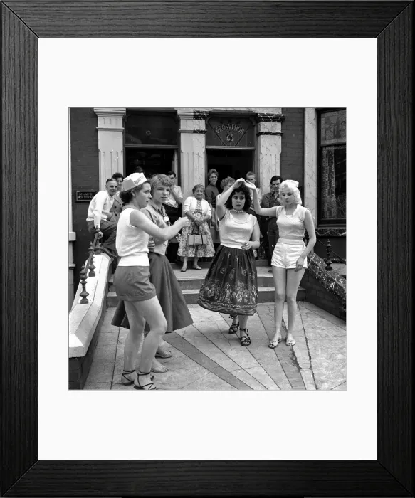 Framed Print : Holidaymakers dancing on the promenade at Blackpool 5th August 1958 Framed Print : Holidaymakers dancing on the promenade at Blackpool 5th August 1958