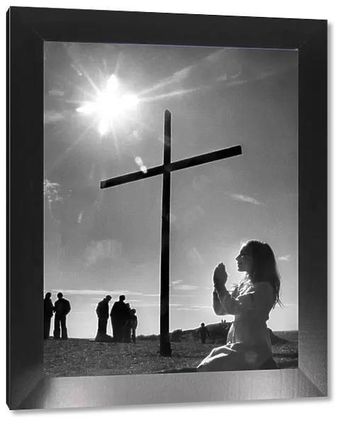 Audrea Thompson prays by the cross mounted on Tunstall Hill, Sunderland in 1980