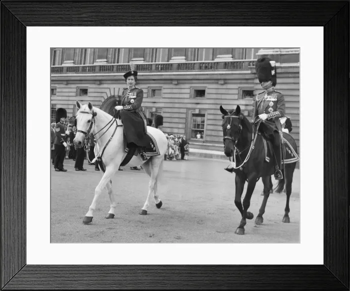 Framed Print : Queen Elizabeth II wearing the Scarlet Tunic of the Irish Guards Framed Print : Queen Elizabeth II wearing the Scarlet Tunic of the Irish Guards