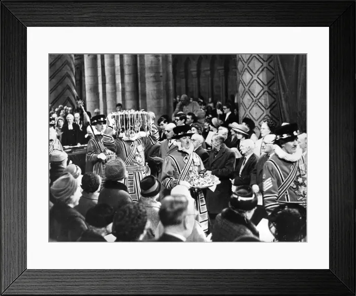 Framed Print : Queen Elizabeth II - the Maundy Money Ceremony at Durham Cathedral - the Queen gives out