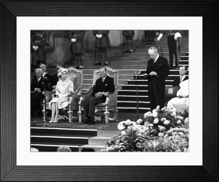 Framed Print : Queen Elizabeth II opens the Commonwealth parliamentary conference Framed Print : Queen Elizabeth II opens the Commonwealth parliamentary conference