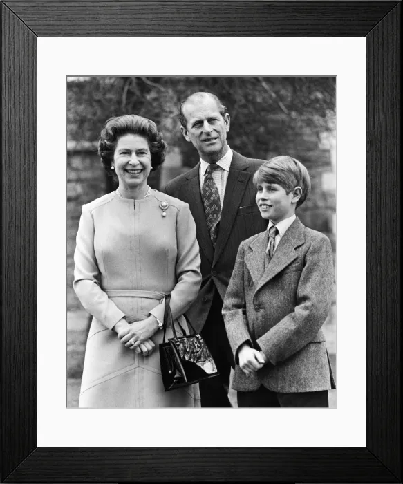 Framed Print : Queen Elizabeth II takes a stroll in the grounds of Windsor Castle with Prince Philip Framed Print : Queen Elizabeth II takes a stroll in the grounds of Windsor Castle with Prince Philip
