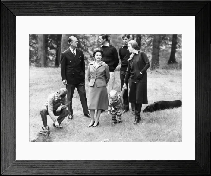 Framed Print : Queen Elizabeth II takes a stroll in the grounds of Balmoral Castle with Prince Philip Framed Print : Queen Elizabeth II takes a stroll in the grounds of Balmoral Castle with Prince Philip