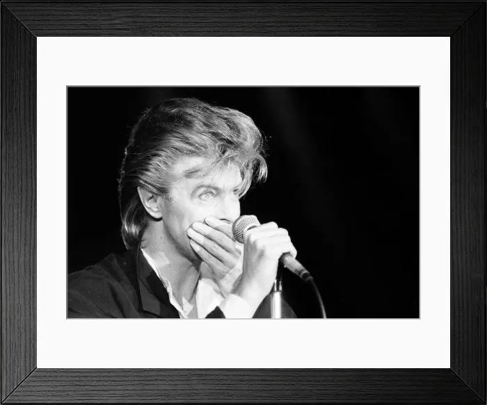 Framed Print : David Bowie seen here singing at the press conference to announce the details of his Framed Print : David Bowie seen here singing at the press conference to announce the details of his
