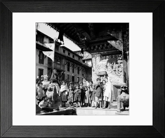 Framed Print : Children gather at a buddhist temple belived to be Changnarayan, Katmandu, Nepal l l Framed Print : Children gather at a buddhist temple belived to be Changnarayan, Katmandu, Nepal l l