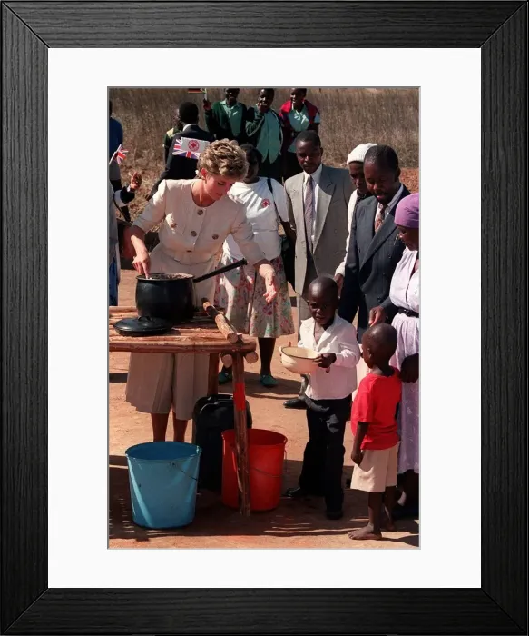 Framed Print : Diana, Princess of Wales Overseas Visit to Zimbabwe, July 1993 Framed Print : Diana, Princess of Wales Overseas Visit to Zimbabwe, July 1993