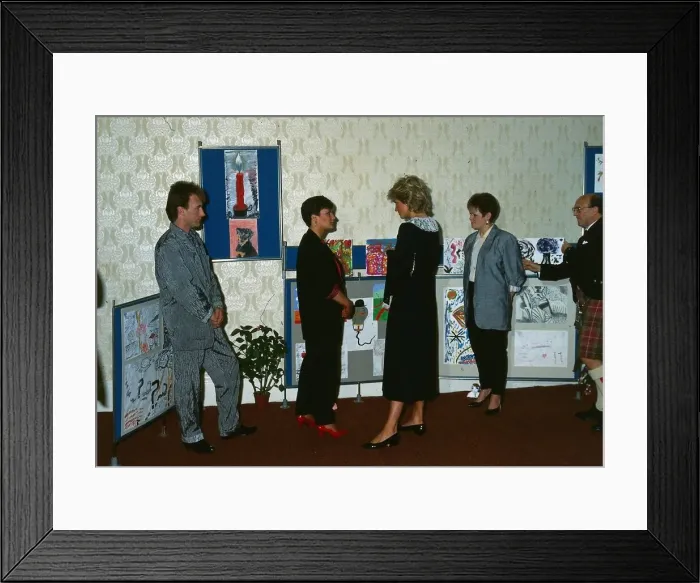 Framed Print : Princess Diana Princess of Wales in a drugs unit on a visit to Edinburgh