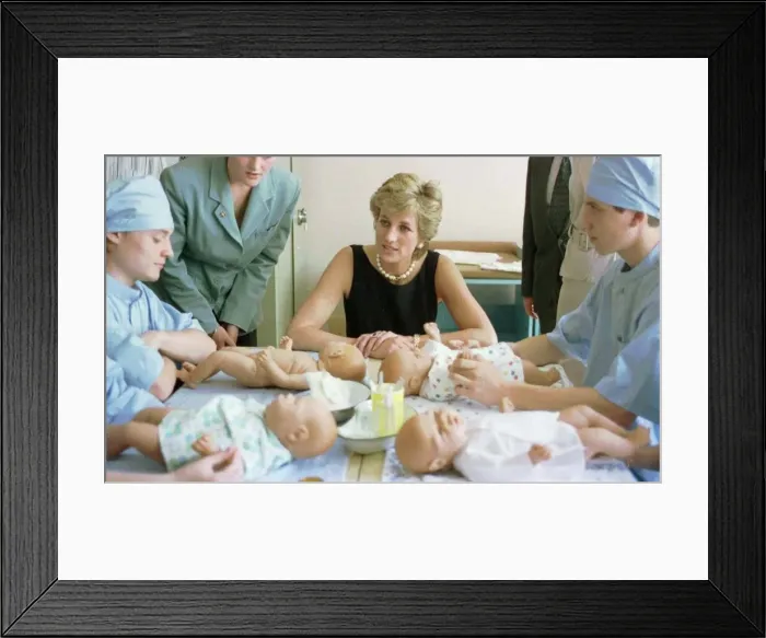 Framed Print : Diana, Princess of Wales, pictured with nurses in the baby care unit at the Tushinskaya Framed Print : Diana, Princess of Wales, pictured with nurses in the baby care unit at the Tushinskaya