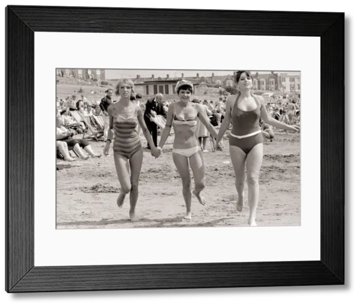 Framed Print : Czech workers at Britains Butlins Camp Barry Women Holidaymakers