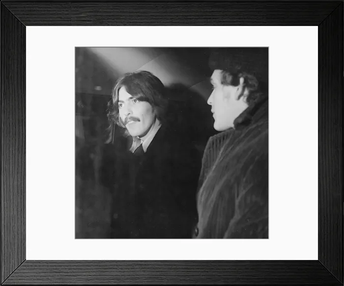 Framed Print : George Harrison and Beatles aide Neil Aspinall leave the New London Synagogue, St Framed Print : George Harrison and Beatles aide Neil Aspinall leave the New London Synagogue, St