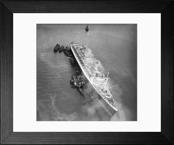 Framed Print : The cruise liner Queen Elizabeth run aground in Southampton Waters 1947 Framed Print : The cruise liner Queen Elizabeth run aground in Southampton Waters 1947