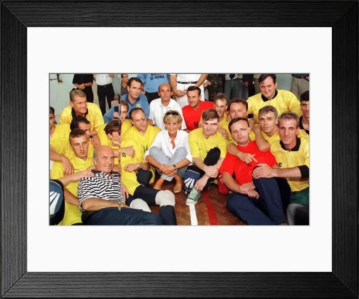 Framed Print : Diana, Princess of Wales makes a three day visit to Bosnia - Herzegovina as part of her
