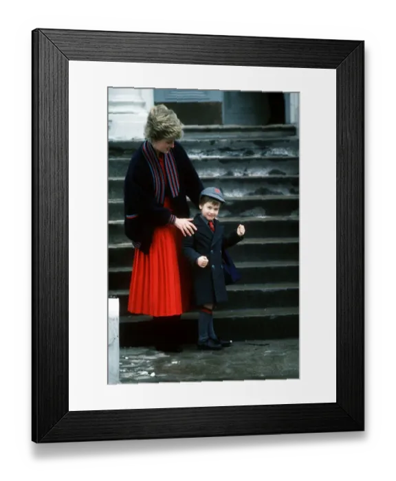 Framed Print : Diana, Princess of Wales accompanies her son Prince William on his first day at Wetherby Framed Print : Diana, Princess of Wales accompanies her son Prince William on his first day at Wetherby