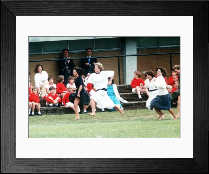Framed Print : Princess Diana in the mums race at Prince Williams Sports Day. 27th June 1989 Framed Print : Princess Diana in the mums race at Prince Williams Sports Day. 27th June 1989