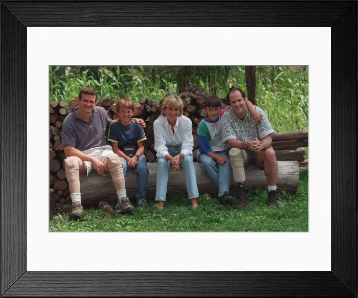Framed Print : Diana, Princess of Wales makes a three day visit to Bosnia - Herzegovina as part of her