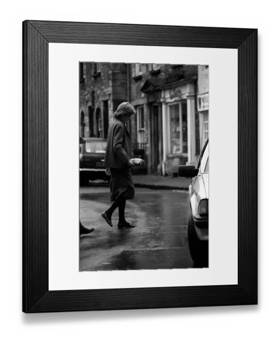Framed Print : Princess Diana leaves a sweet shop in Tetbury, Gloucestershire. 23rd November 1981 Framed Print : Princess Diana leaves a sweet shop in Tetbury, Gloucestershire. 23rd November 1981
