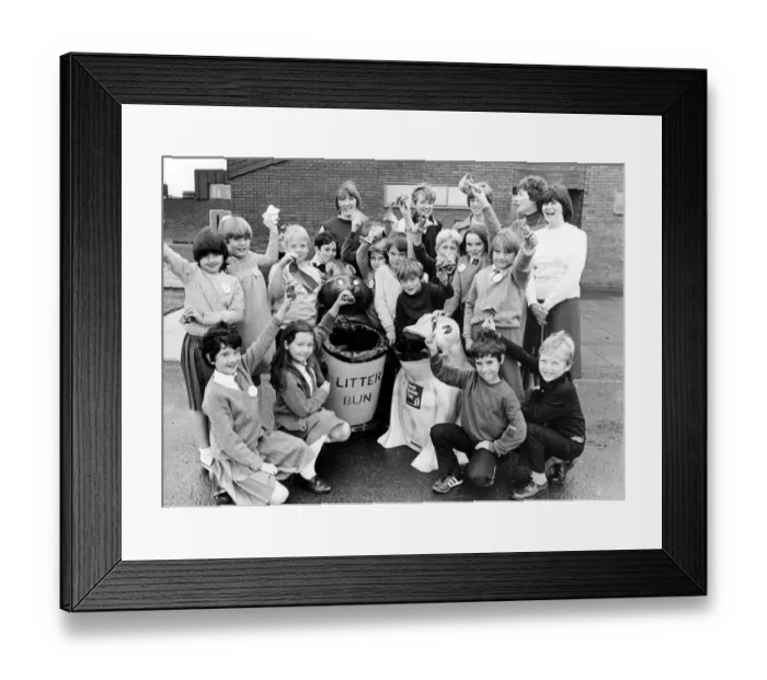 Framed Print : Children of Moorhouse Primary School, in Lanark Close, New York Framed Print : Children of Moorhouse Primary School, in Lanark Close, New York