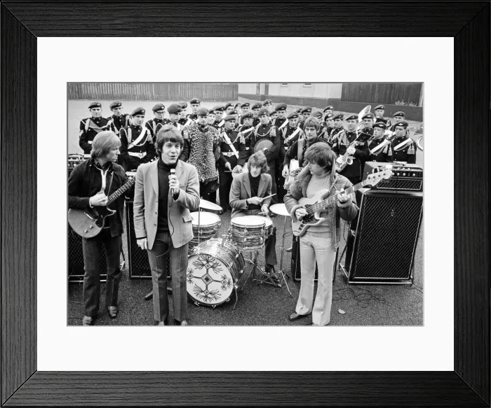Framed Print : Dave Dee, Dozy, Beaky, Mick and Tich play a numbers while the regimental band of the 1st Framed Print : Dave Dee, Dozy, Beaky, Mick and Tich play a numbers while the regimental band of the 1st