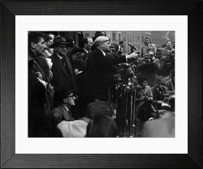 Framed Print : Aneurin Bevan Labour MP giving speech 1956 in Trafalgar Square London Framed Print : Aneurin Bevan Labour MP giving speech 1956 in Trafalgar Square London