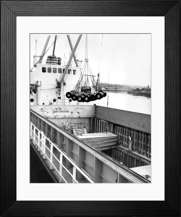 Framed Print : The Carlide from Norway getting unloaded from the Pallas'in the Tyne Framed Print : The Carlide from Norway getting unloaded from the Pallas'in the Tyne