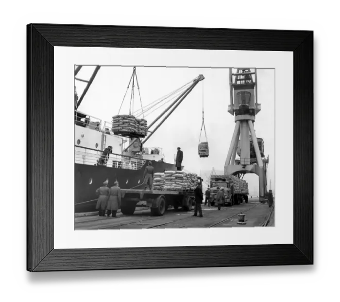 Framed Print : Dockers unloading at North Shields commission Quay from the Norwegian mail boat in 1954 Framed Print : Dockers unloading at North Shields commission Quay from the Norwegian mail boat in 1954
