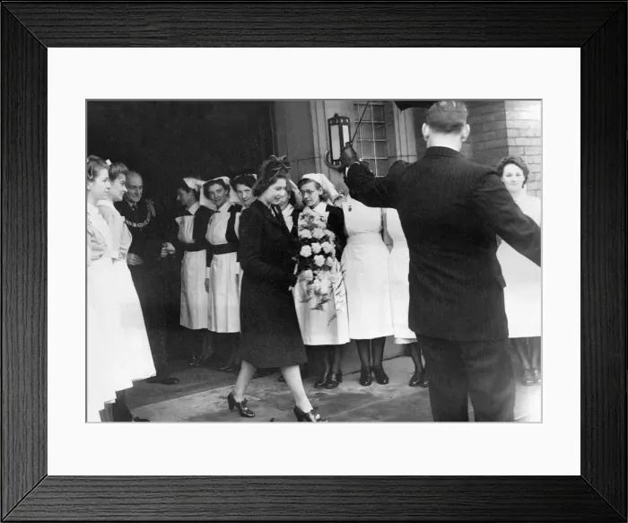 Framed Print : Queen Elizabeth II, Princess Elizabeth visits the Sunderland Eye Infirmary Framed Print : Queen Elizabeth II, Princess Elizabeth visits the Sunderland Eye Infirmary