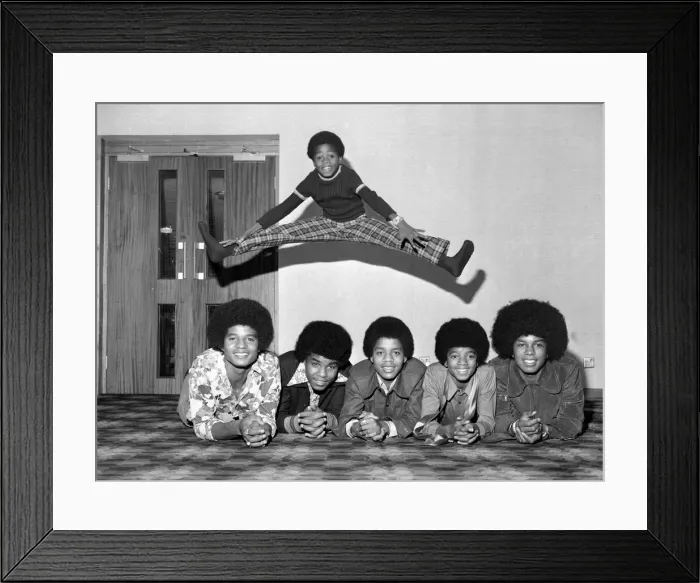 Framed Print : Members of the Jackson Five pop group become the Jackson Six when the latest addition to Framed Print : Members of the Jackson Five pop group become the Jackson Six when the latest addition to
