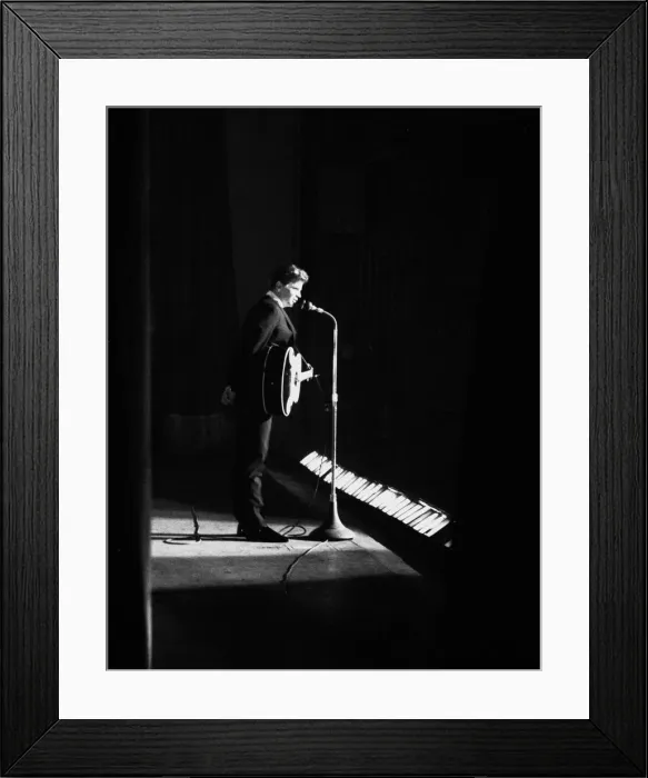 Framed Print : Phil Everly of ther Everly Brothers singing on stage at the Granada Cinema in East Ham Framed Print : Phil Everly of ther Everly Brothers singing on stage at the Granada Cinema in East Ham