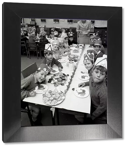 Coton End Infants enjoy their school Christmas party, Warwick. 15th December 1970