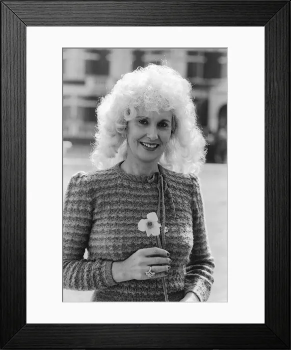 Framed Print : Tammy Wynette April 1981. Country & Western Singer Songwriter Framed Print : Tammy Wynette April 1981. Country & Western Singer Songwriter