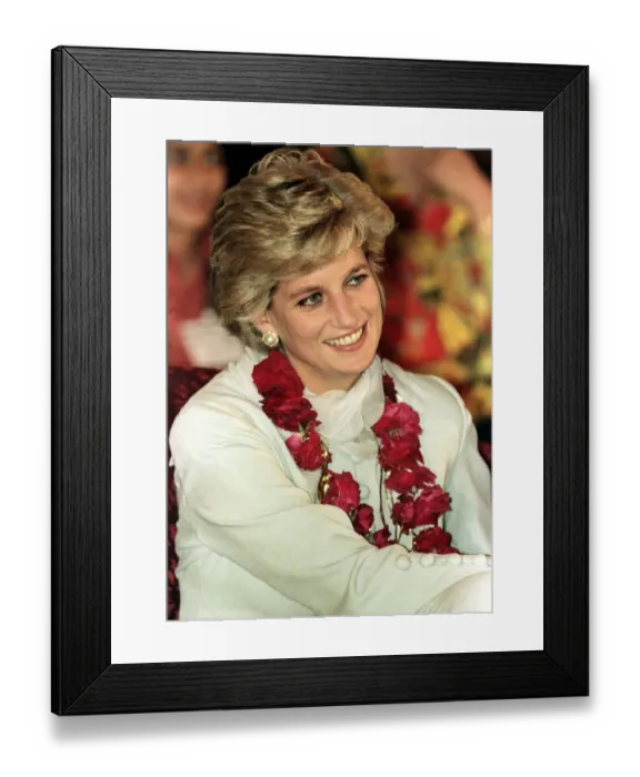Framed Print : Diana, Princess of Wales, pictured during a visit to the Shaukat Khanum Memorial Hospital