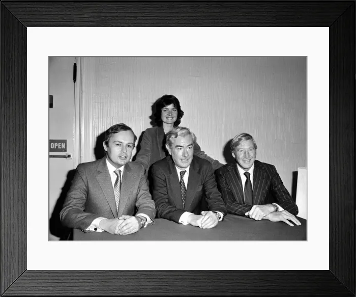 Framed Print : Newsreader Pamela Armstrong wih her ITNs News At Ten colleagues