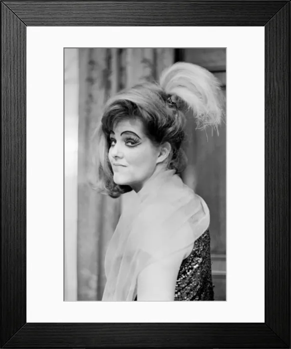 Framed Print : Lynn Redgrave on set of Georgy Girl, a world-wide smash Framed Print : Lynn Redgrave on set of Georgy Girl, a world-wide smash