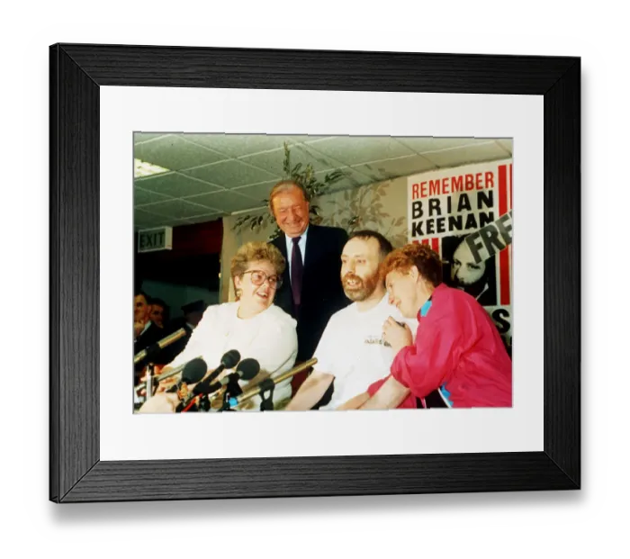 Framed Print : August 24th 1990 Brian Keenan, irish hostage, was released in Beirut by his Islamic Framed Print : August 24th 1990 Brian Keenan, irish hostage, was released in Beirut by his Islamic
