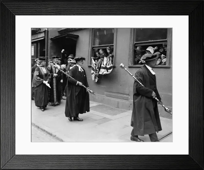Framed Print : Queen Mary receives a degree of D. C. L. at Oxford University walking alongside the queen