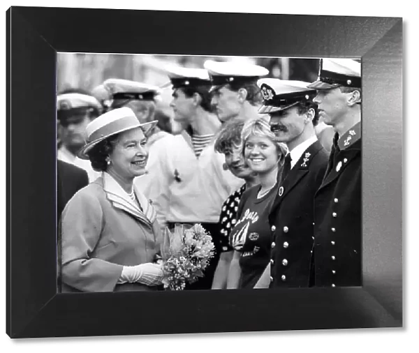 Queen Elizabeth II visits the North- East meeting Dutch officers