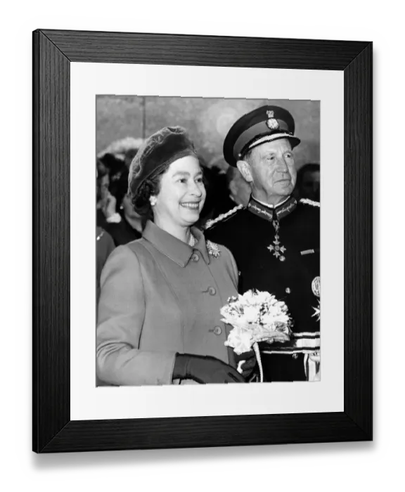 Framed Print : Queen Elizabeth II and Prince Philip during a visit to Gateshead Metro Station with Sir