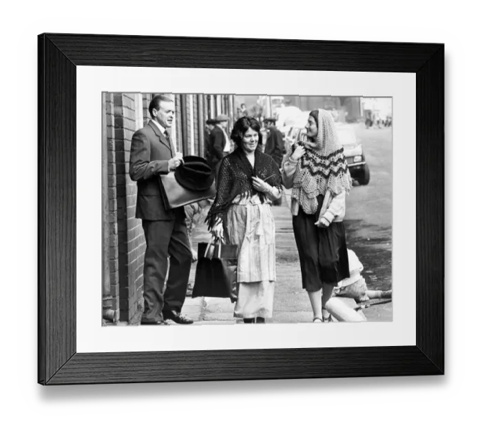 Framed Print : Actor James Bolam and cast in Joan Street, Wallsend, start filming the television series