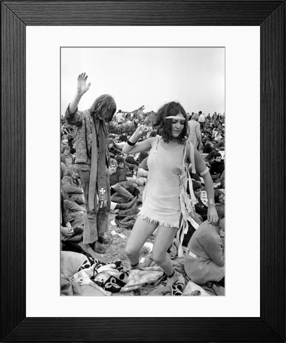 Framed Print : Hippy couple dancing at The Isle of Wight Festival. 30th August 1969 Framed Print : Hippy couple dancing at The Isle of Wight Festival. 30th August 1969