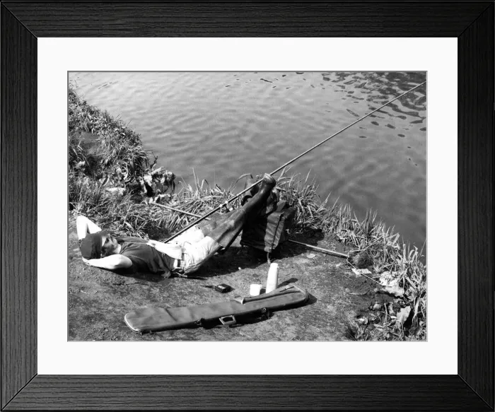 Framed Print : 19 year old Ian Herbart of Chester le Street lets the world