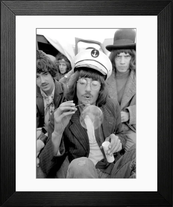 Framed Print : Pop fans blowing bubbles at the Isle of Wight Pop Festival 30th August 1969